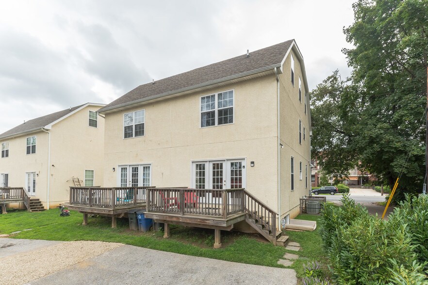 Building Photo - 2346 N 54th St