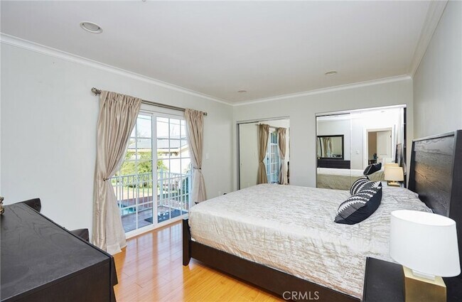 Building Photo - 17827 Burbank Blvd