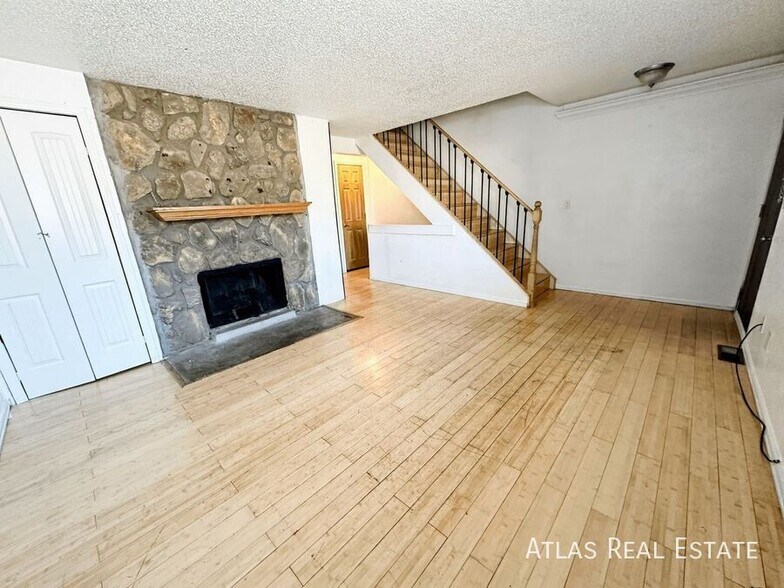 Building Photo - 218 W Rockrimmon Blvd