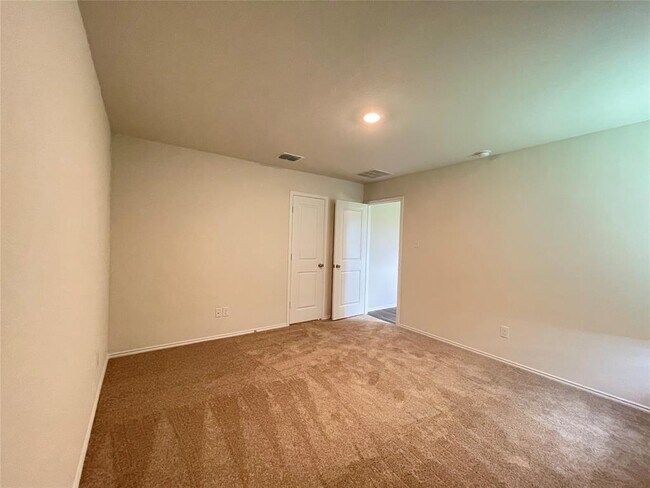 Building Photo - 1204 Lady Bird St