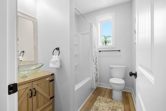 Building Photo - Newly renovated 4 bed 2.5 bath, located in heart of downtown Wilmington