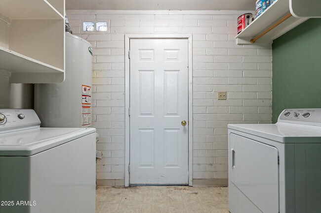 Building Photo - 2808 S Terrace Rd
