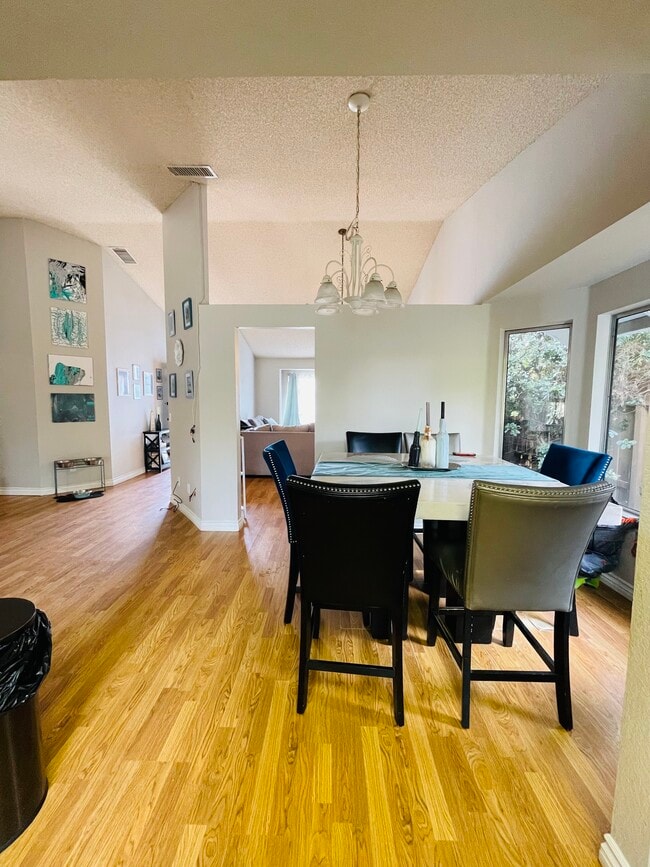 Building Photo - 29613 Via Sonroseo