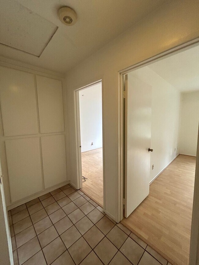 Building Photo - 25861 Amapolas St