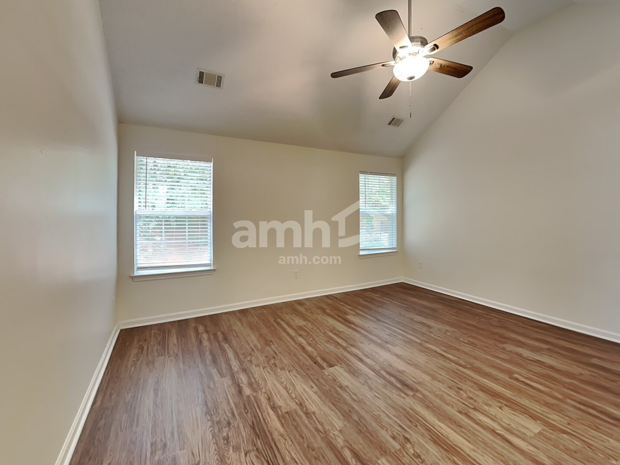 Building Photo - 375 Ermines Way