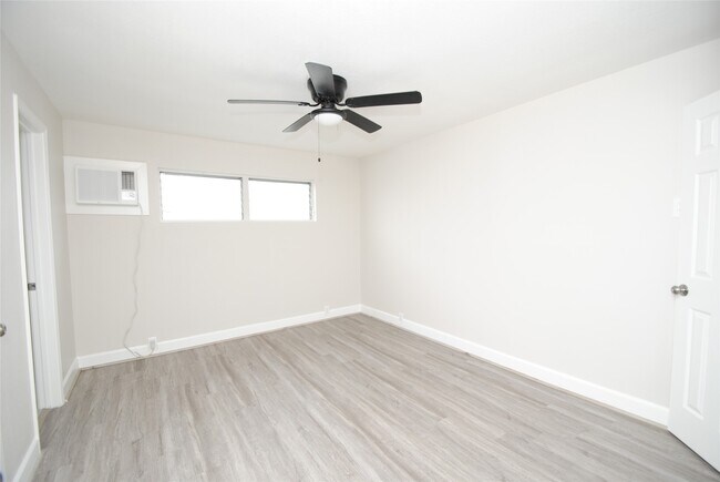 Building Photo - 2515 Yoakum Blvd