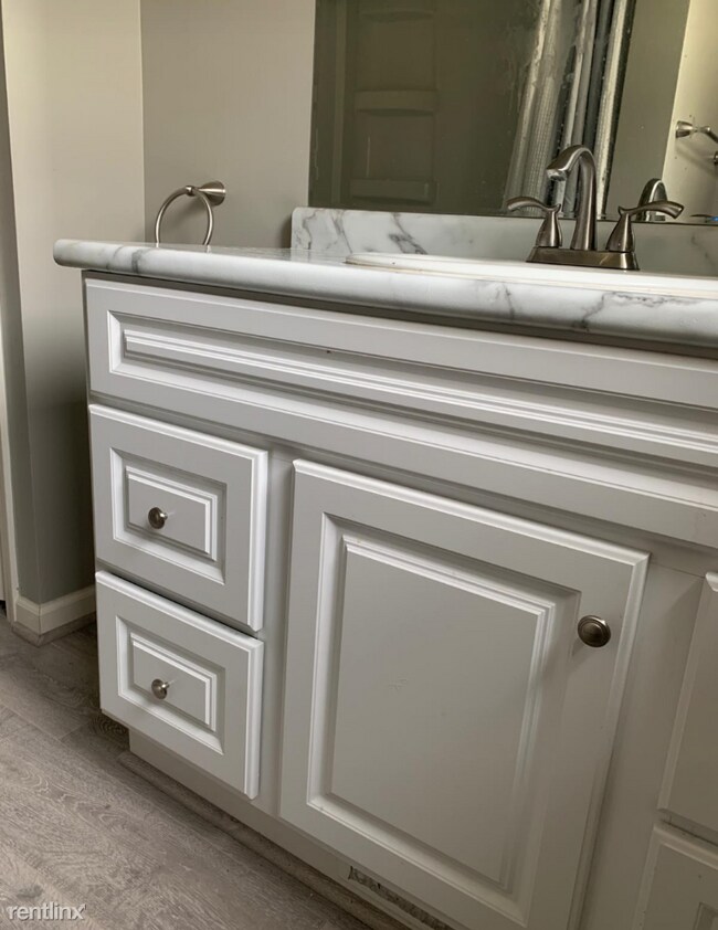 Building Photo - 3 br, 1 bath House - 29328 Tawas St