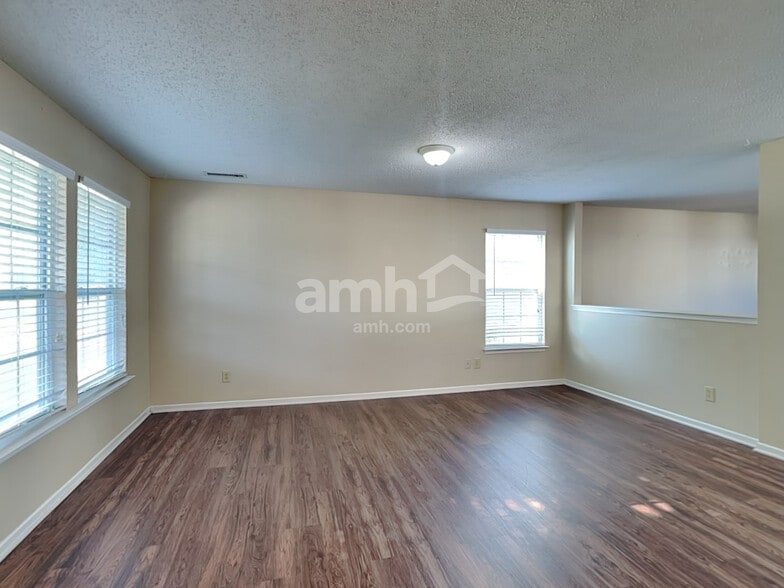 Building Photo - 5862 N Quincy Dr