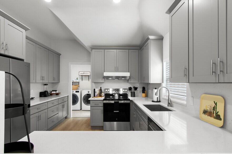 Building Photo - 9724 Preston Vineyard Dr