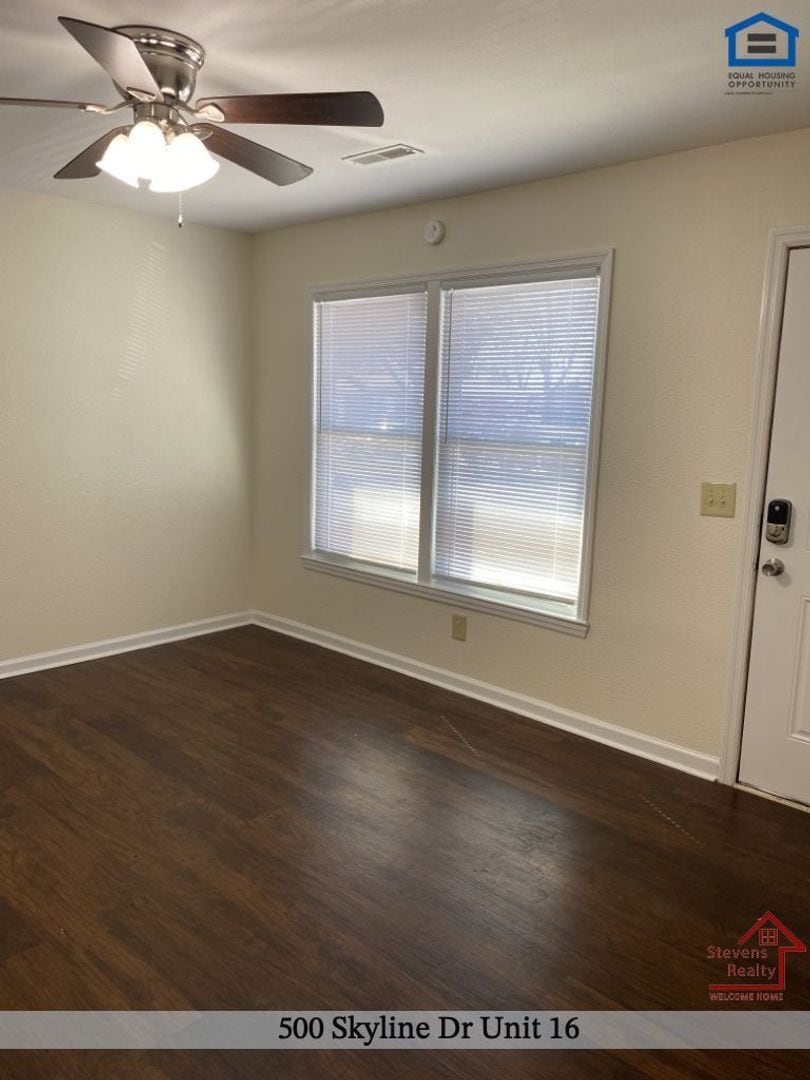 Building Photo - 500 Skyline Dr