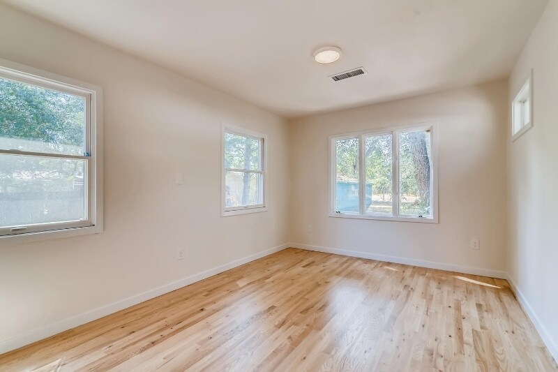 Building Photo - 623 S Grant Ave