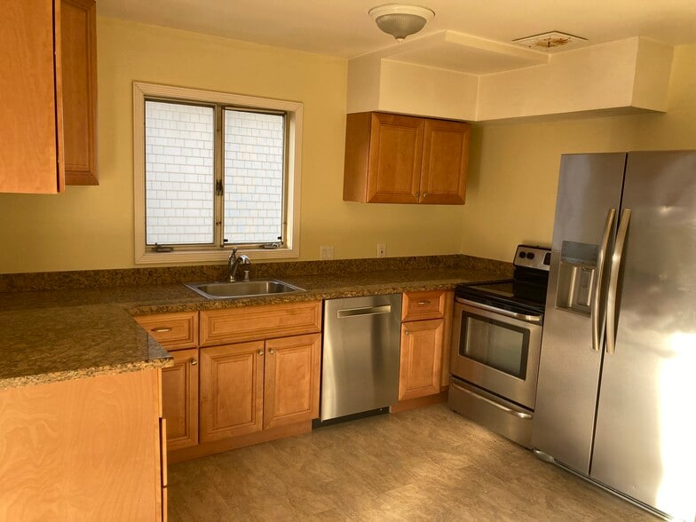 Kitchen - 5 Lorton Ave
