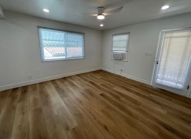 Building Photo - Ideal Single apartment