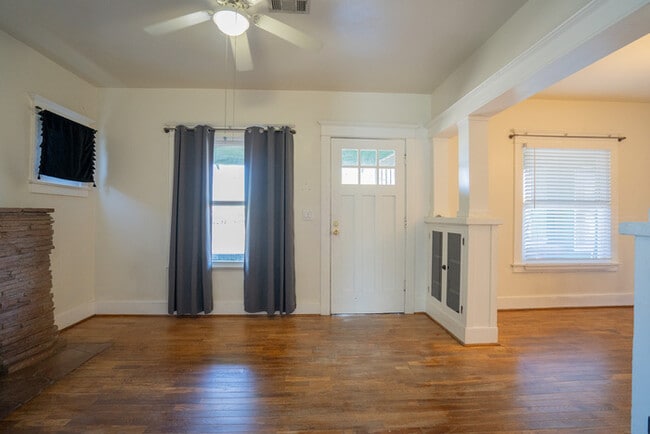 Building Photo - 1001 E Garfield St