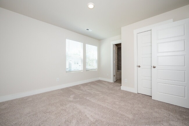 Building Photo - Stunning 3BR/2.5BA Luxury Townhome with Loft & Garage in Greenville! $2,050/mo rent