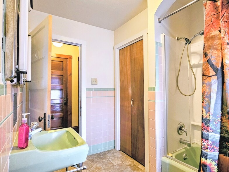 Building Photo - 534 Walnut St