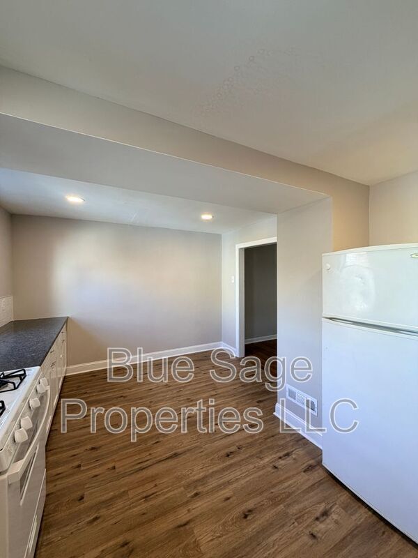 Building Photo - 7007 Greenwood Ave