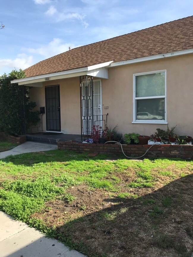 4 plex - 1000 W Clark Ave