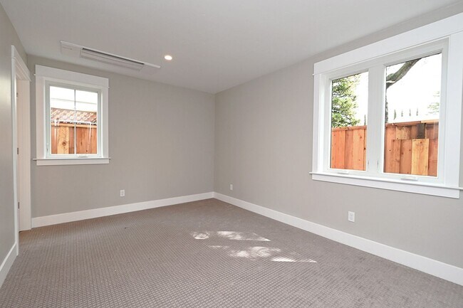 Building Photo - Beautiful Newer Home in Downtown Pleasanton