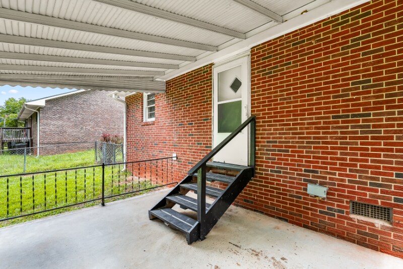 Building Photo - 3912 Seminole Ave