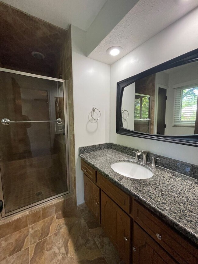 Building Photo - Home For Rent Papillion