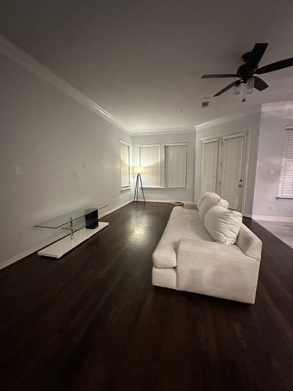 Building Photo - 1004 Colonial Dr