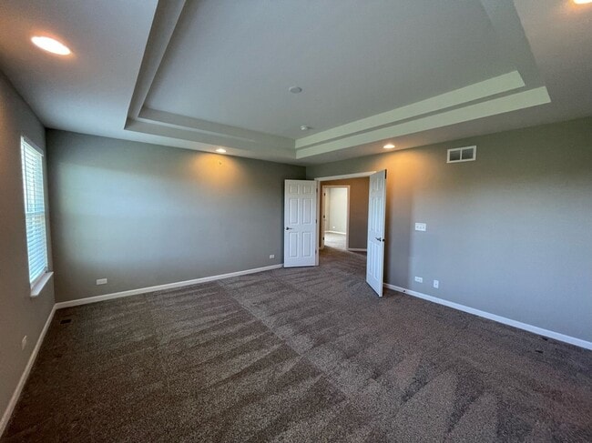 Building Photo - Single Family Home in Hoffman Estates