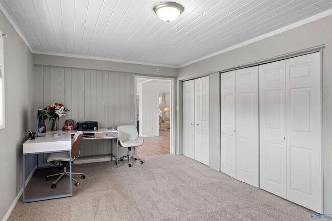 Building Photo - 8009 Whitesburg Dr