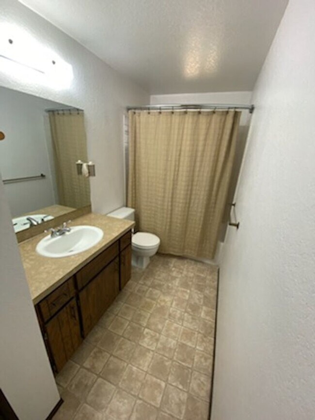 Building Photo - Rambler Fenced Backyard