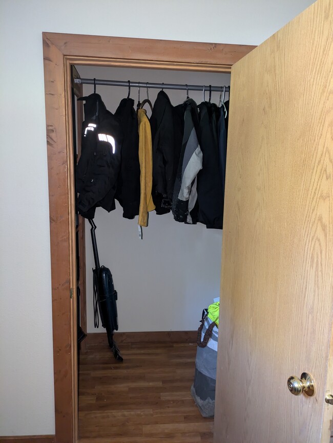 Closet - 461 Railroad Ave SW