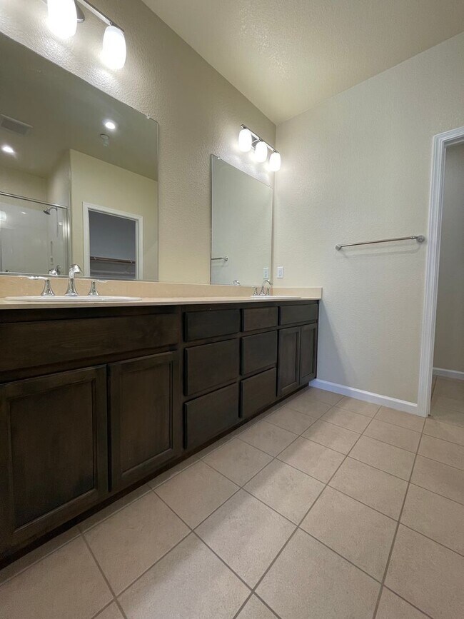 Building Photo - Beautiful Folsom Ranch Home