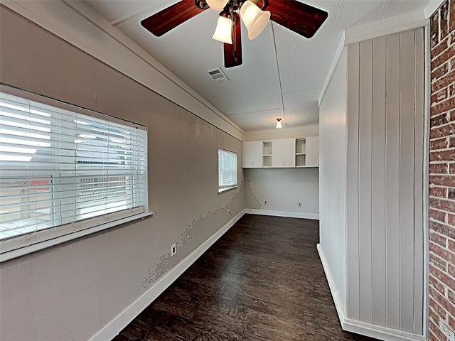 Building Photo - 551 SW Rand Dr