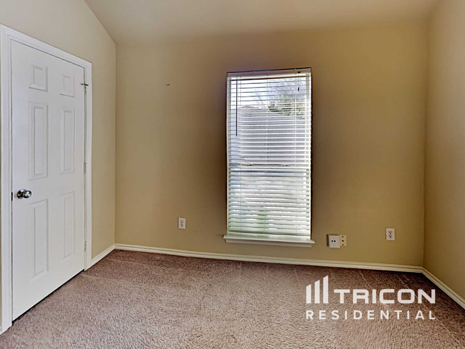 Building Photo - 916 Kory Dr