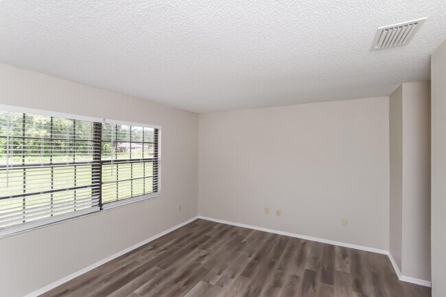 Building Photo - 409 Santa Martia St SW