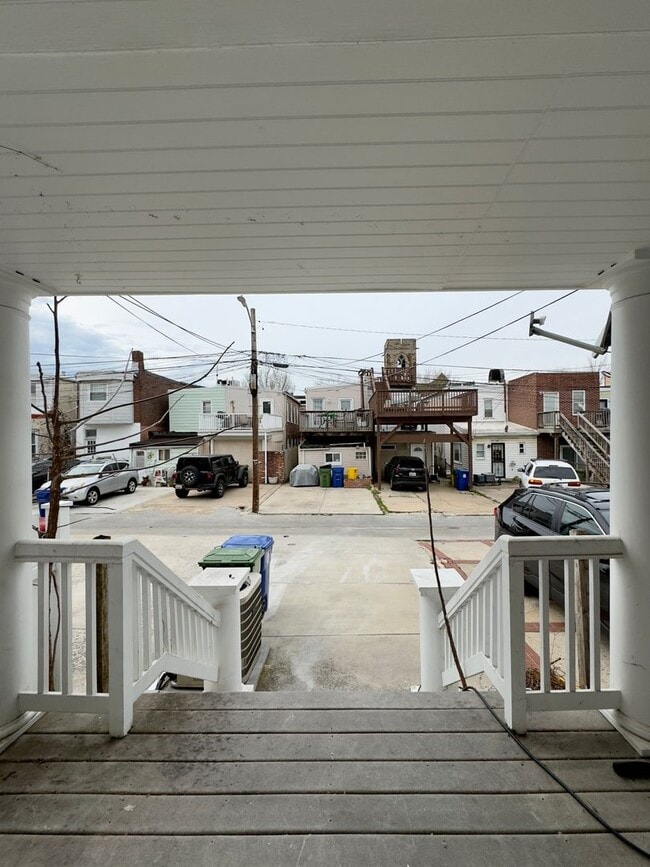 Building Photo - Charming 2 Bedroom/1 Bathroom Townhome with Deck and Parking Pad in South Baltimore!