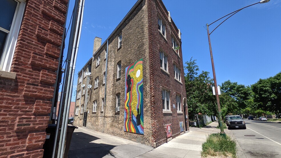 Building Photo - 7416 N Rogers Ave