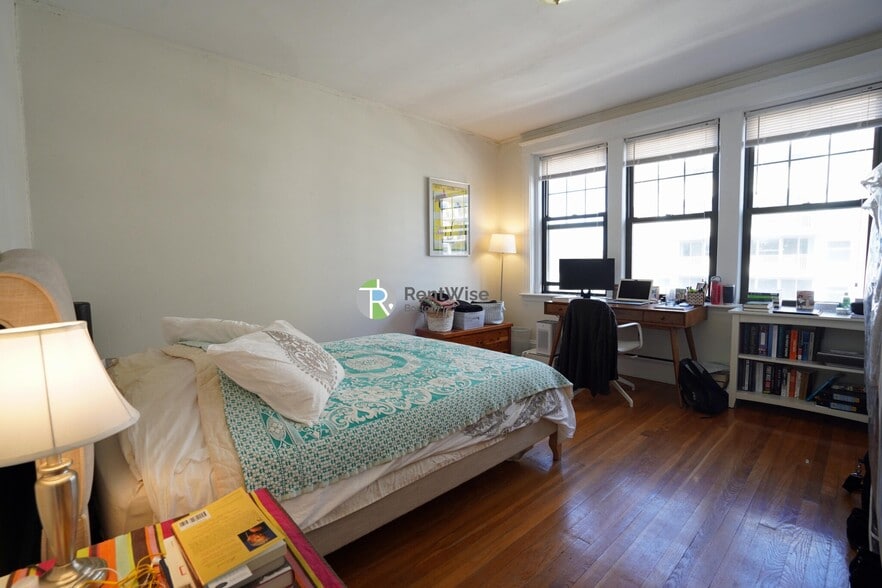 Building Photo - 294 Harvard St