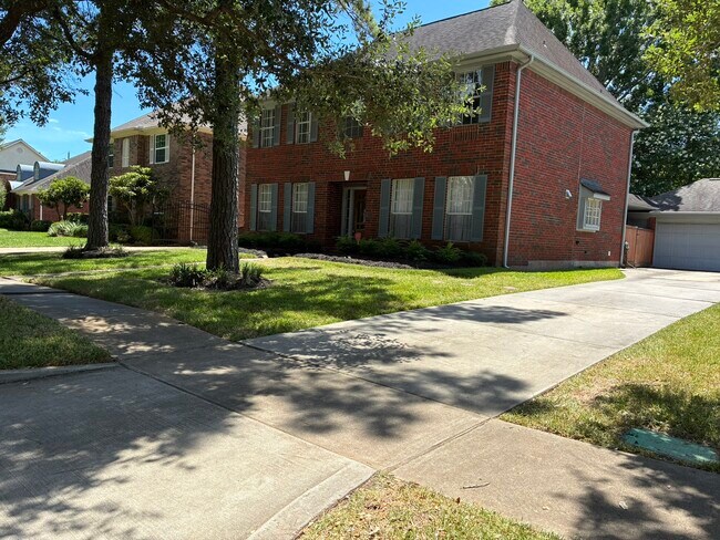 Building Photo - 4635 Meadow Green Dr