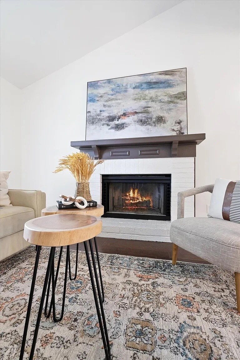 Building Photo - 723 Riverview Dr