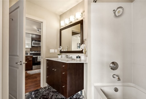 Building Photo - Stunning 1 bed condo in desirable Belltown and Lower Queen Anne! Available 3/7/26!