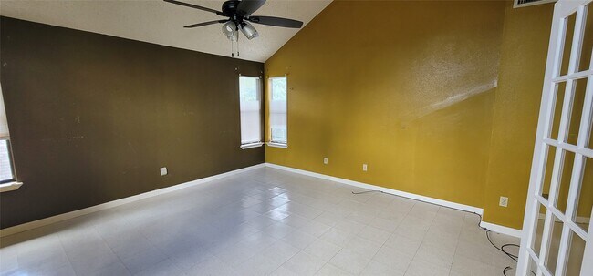 Building Photo - 20111 Beechview Ln
