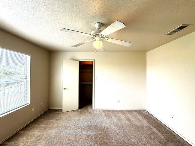 Building Photo - 5208 Lauren Lea Dr