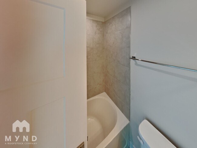 Building Photo - 432 W Tremont Ave