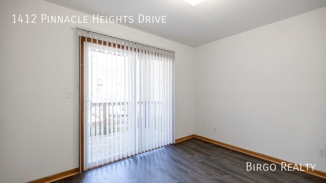 Building Photo - Move in Special! First Month's Rent is Fre...