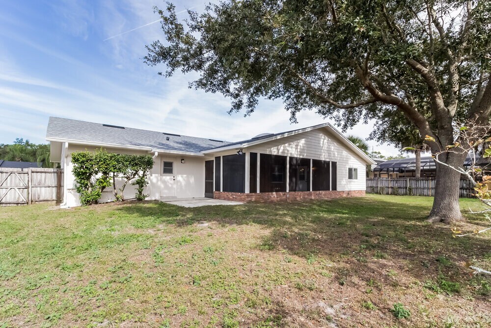 Building Photo - 9334 Buttonwood St