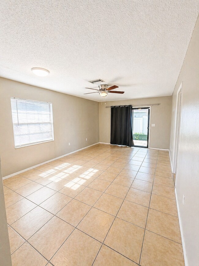 Building Photo - Last Unit Available!