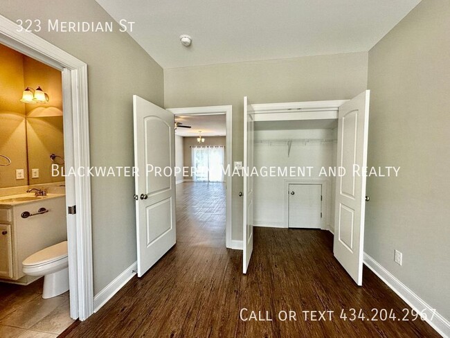 Building Photo - 323 Meridian St