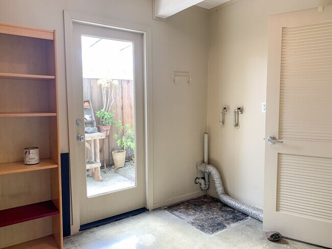 Building Photo - Custom Designed Modern 3 Bedroom Eicher in Palo Alto!