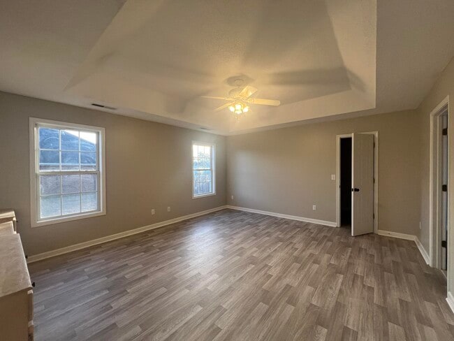 Building Photo - 1240 Inabinet Dr