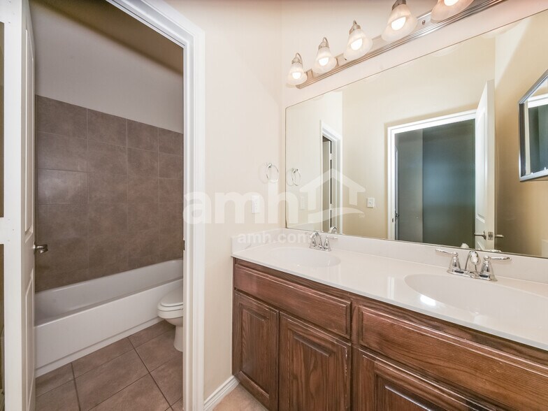 Building Photo - 16304 Fair Winds Way